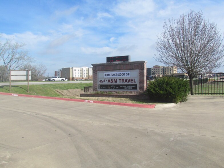 More Photos Of 3030 University Dr E, College Station Medical For Lease