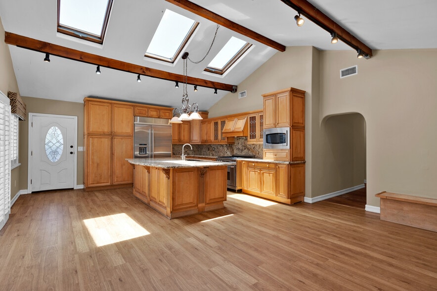 More Photos Of 801 W Whittier Blvd, La Habra Storefront Retail Residential For Sale