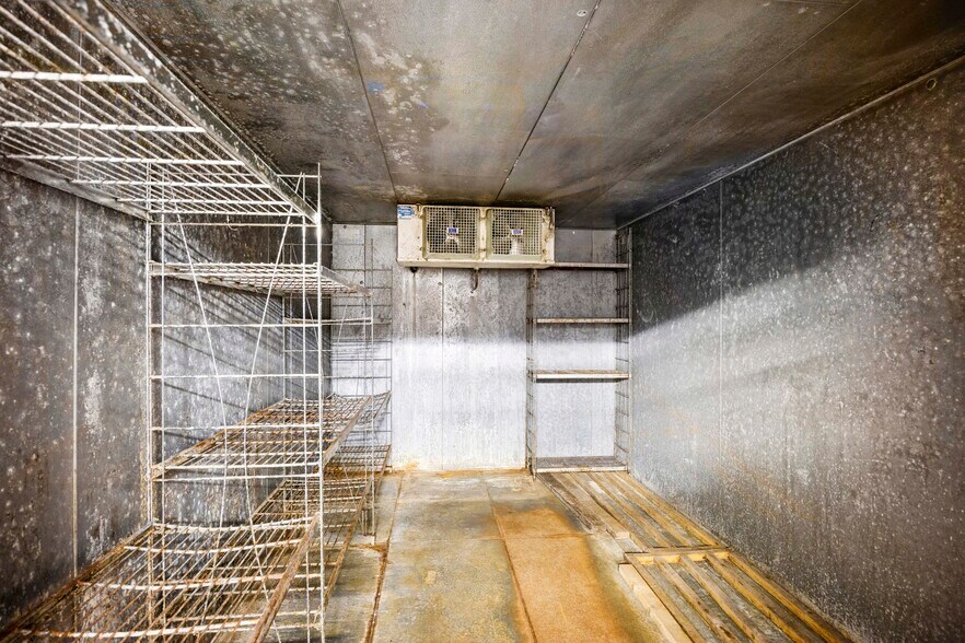 More Photos Of 1975 Central Ave, Albany Restaurant For Sale