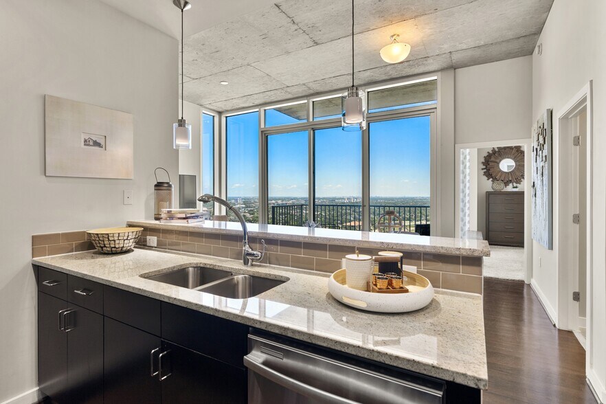 More Photos Of 5927 Almeda Rd, Houston Apartments For Lease