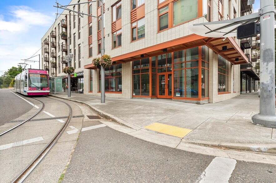 More Photos Of 610 S Lowell St, Portland Storefront Retail Office For Lease