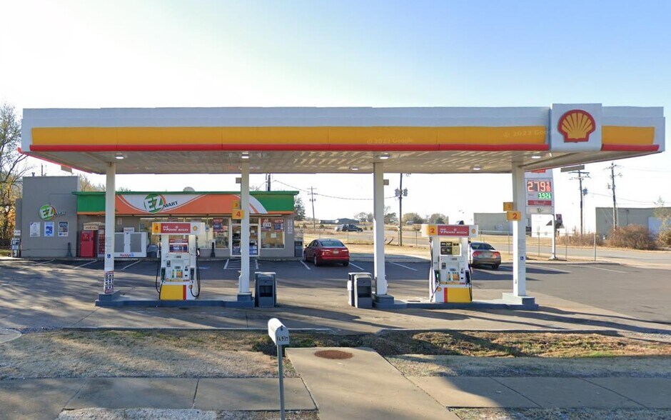 Primary Photo Of 1635 E Highway 264, Springdale Convenience Store For Sale
