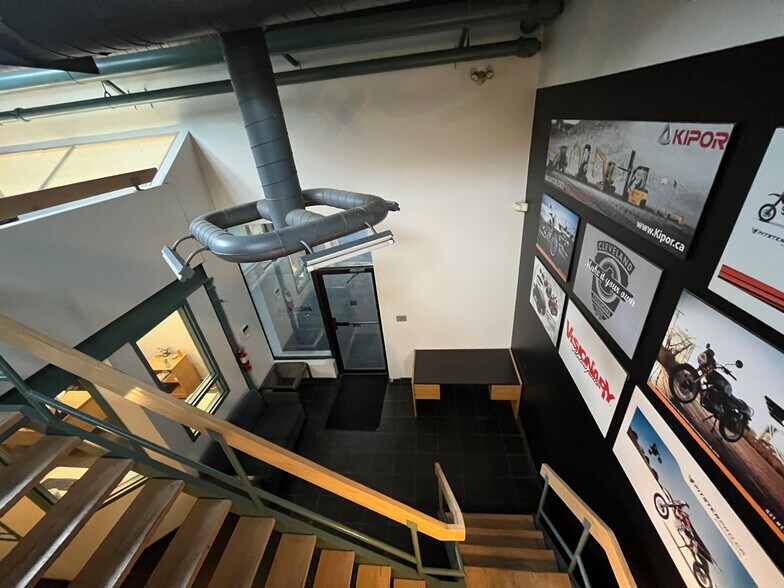 More Photos Of 5359 Timberlea Blvd, Mississauga Light Distribution For Sale