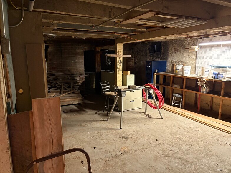 More Photos Of 211 E Main St, Dayton General Retail For Sale