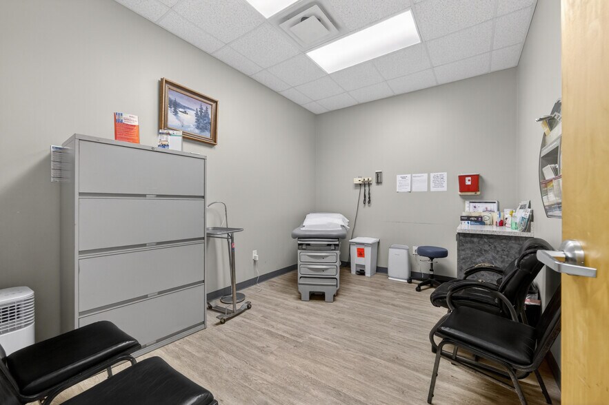 More Photos Of 4903 Golden Quail, San Antonio Storefront Retail Office For Sale