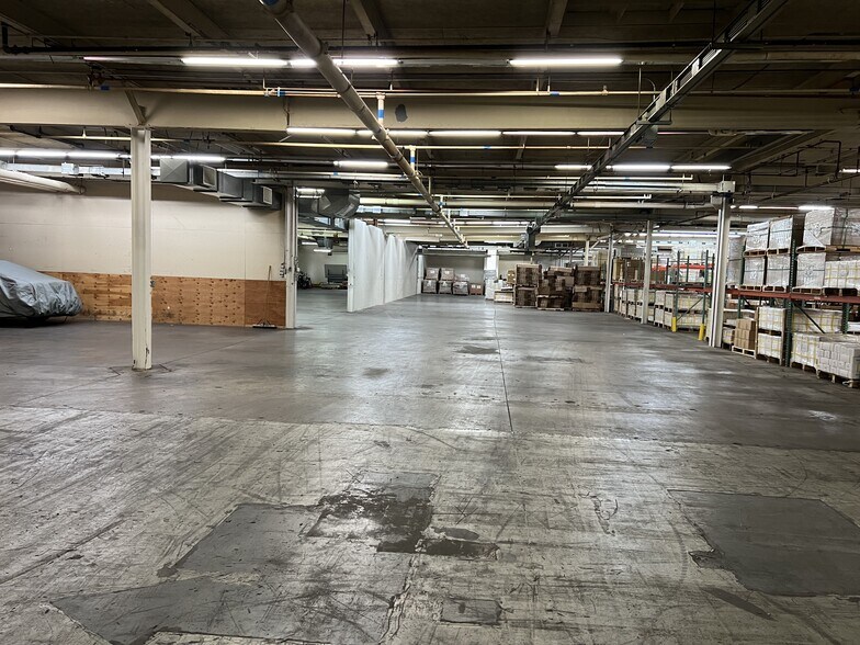 More Photos Of 150 Knotter Dr, Cheshire Manufacturing For Lease