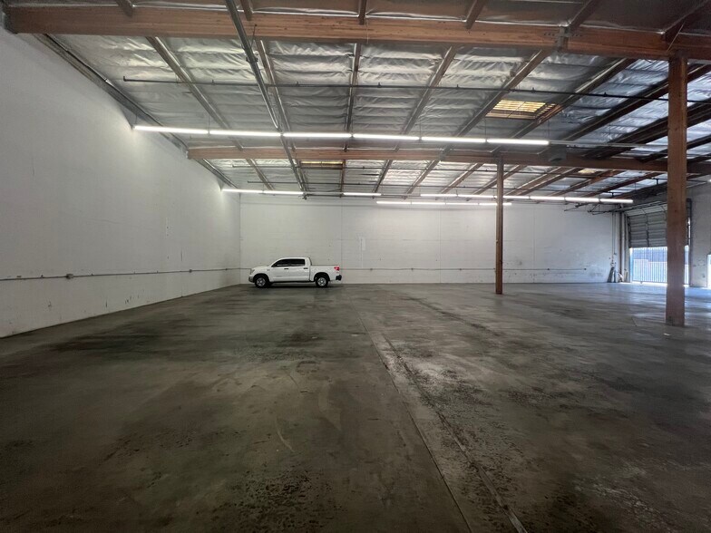 More Photos Of 104 Exchange Pl, Pomona Warehouse For Lease