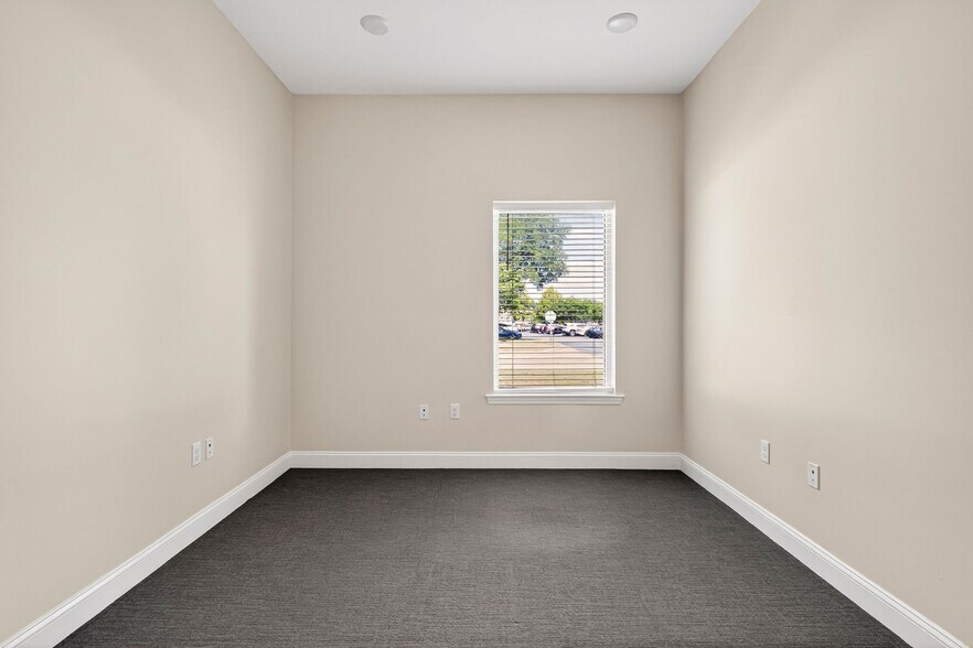 More Photos Of 122 Canal St, Pooler Medical For Lease