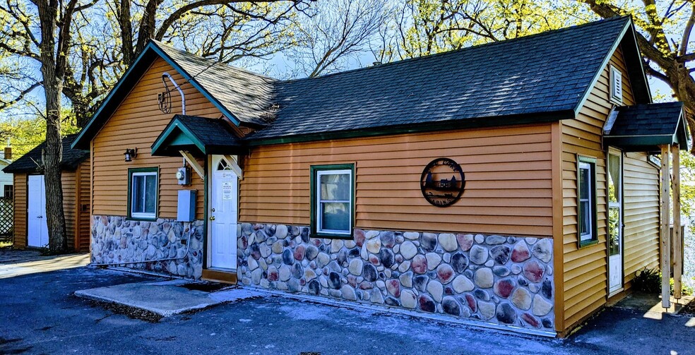 More Photos Of 2410 Albion Ave, Fairmont Hospitality For Sale