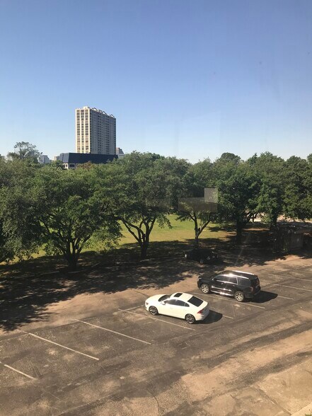 More Photos Of 333 West Loop North, Houston Office For Sale