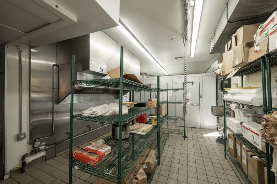 More Photos Of 221 Duval St, Key West Restaurant For Lease