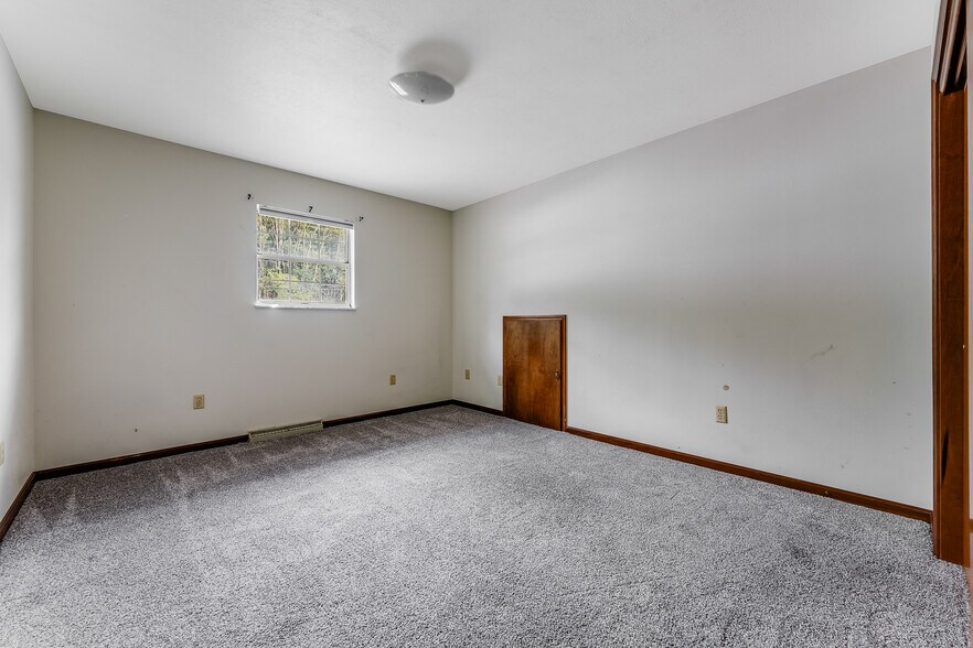 More Photos Of 2939 White Hall Blvd, White Hall General Retail For Sale