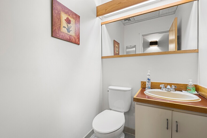 More Photos Of 1074 Massachusetts Ave, Arlington Office For Sale