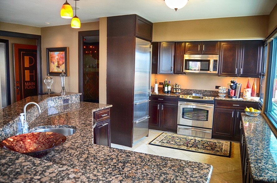 More Photos Of 126 E Main Plz, San Antonio Apartments For Sale