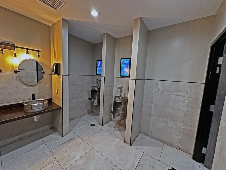 More Photos Of 200 Main St, Hobart Restaurant For Sale