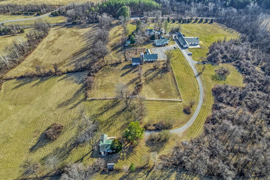 Primary Photo Of 23130 Briar Patch Ln, Middleburg Lodge Meeting Hall For Lease