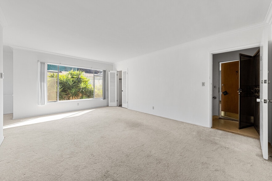 More Photos Of 1043 S Holt Ave, Los Angeles Apartments For Sale