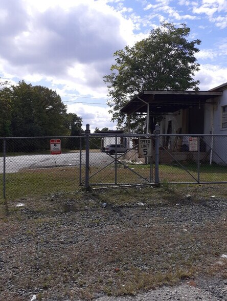 More Photos Of 20 Industrial Pl, Middletown Manufacturing For Sale