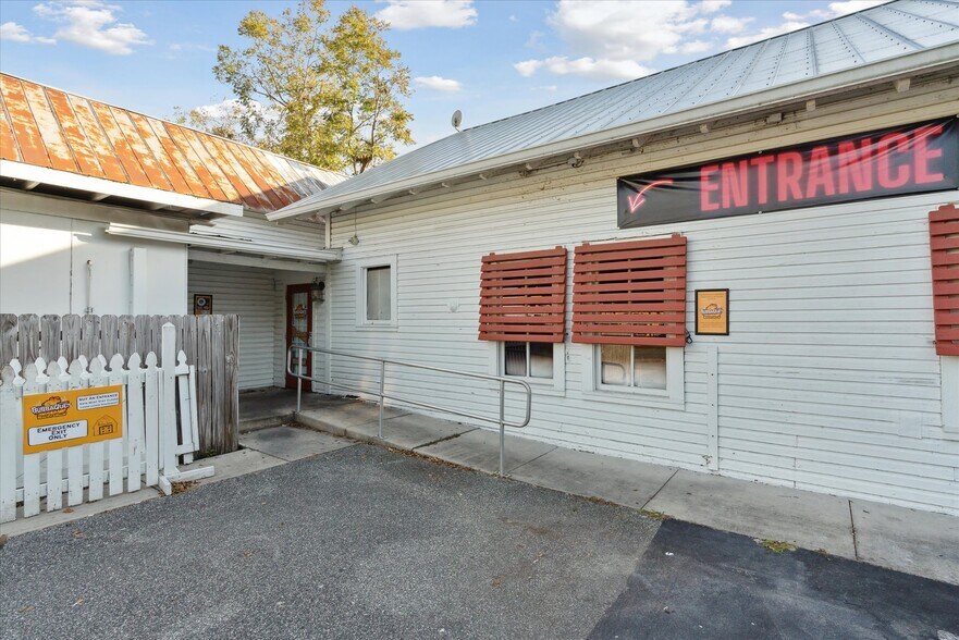 More Photos Of 115 NW 1st St, Trenton Restaurant For Sale