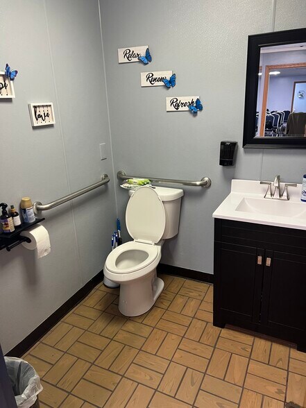 More Photos Of 1301-1315 21st St, Zion Unknown For Lease
