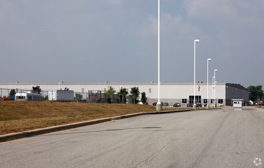 More Photos Of 202 S Belmont Ave, Indianapolis Distribution For Lease