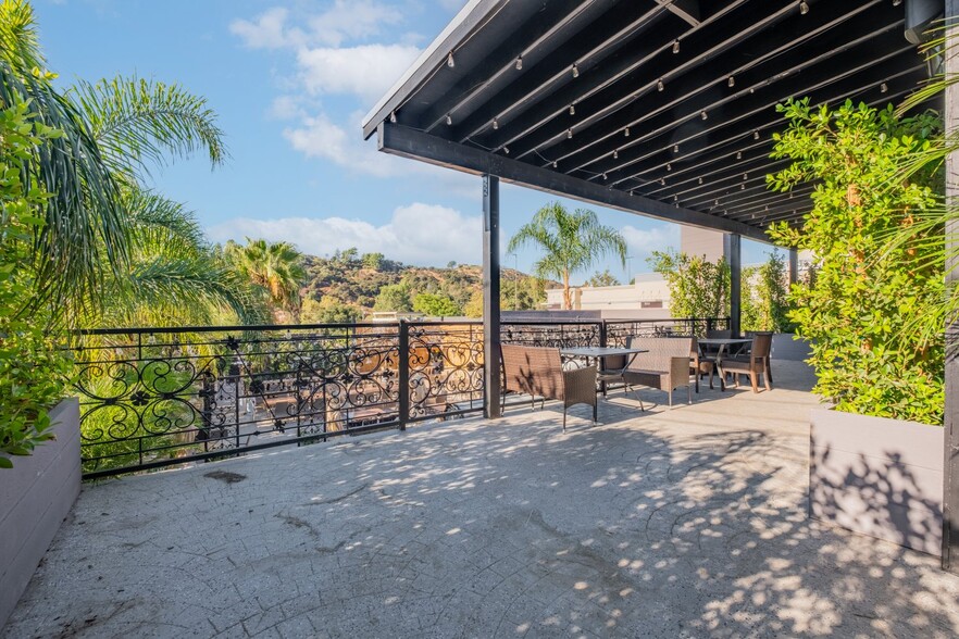 More Photos Of 6500 Foothill Blvd, Tujunga Restaurant For Sale