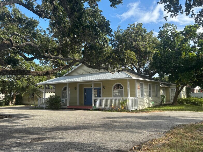 More Photos Of 3307 Manatee Ave, Bradenton Freestanding For Sale