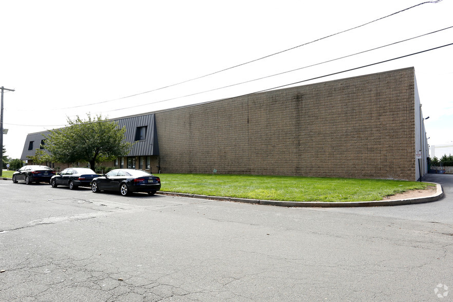 More Photos Of 900 Hart St, Rahway Warehouse For Lease