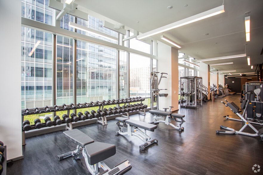 More Photos Of 1800 N Lynn St, Arlington Apartments For Lease