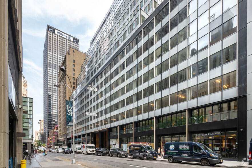 More Photos Of 135 W 50th St, New York Office For Lease