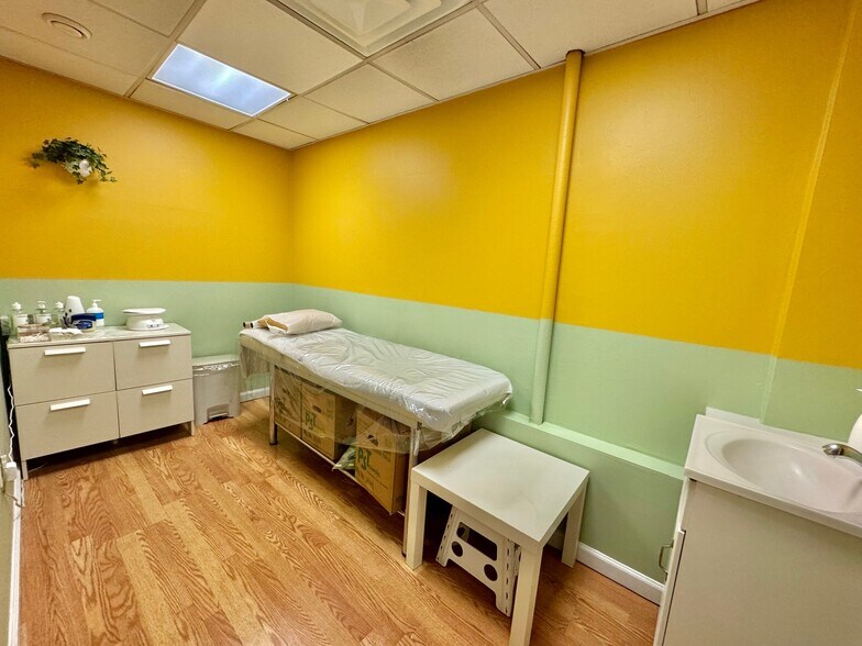 More Photos Of 32-38 Atlantic Ave, Lynbrook Office For Sale