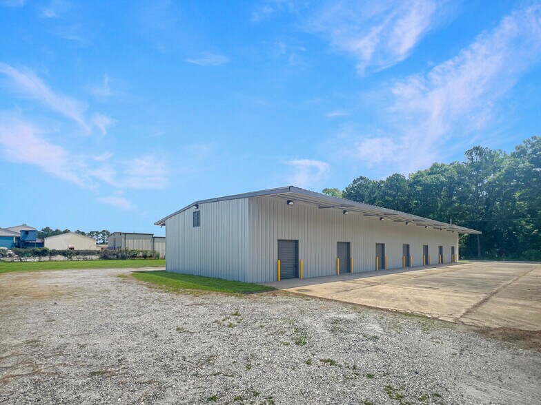 More Photos Of 800 Industrial Cir, Phenix City Distribution For Lease