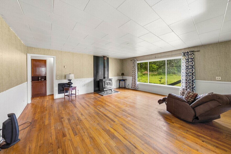 More Photos Of 6531 Lower River Rd, Grants Pass Specialty For Sale