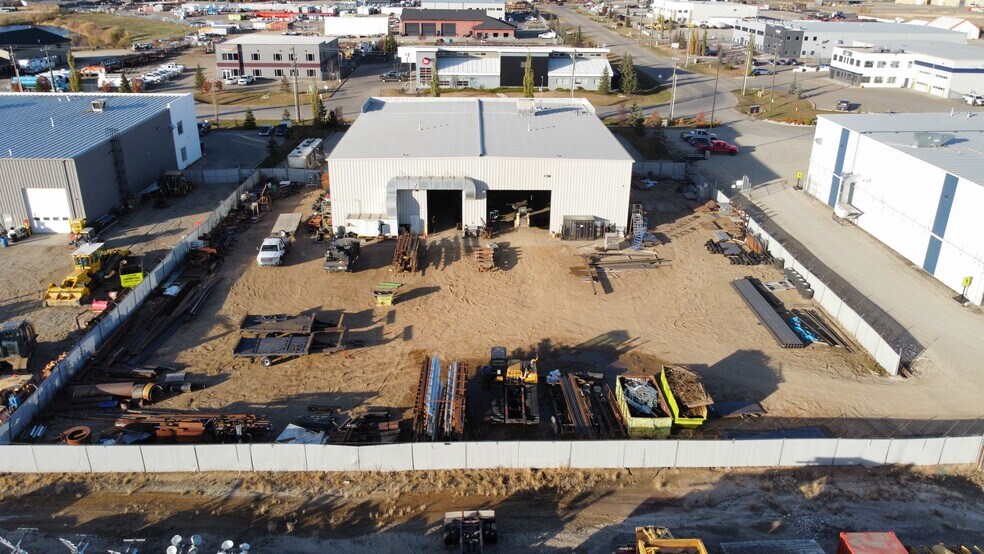 More Photos Of 357 Saskatchewan Ave, Spruce Grove Manufacturing For Lease