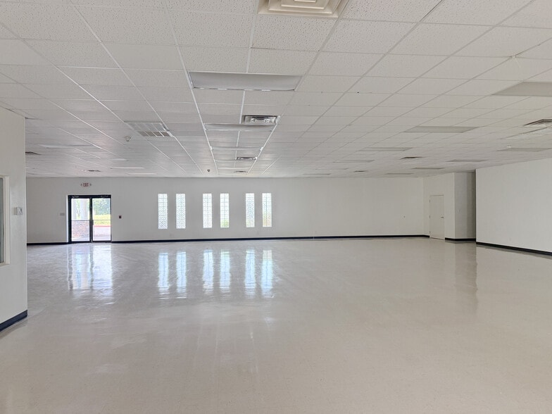 More Photos Of 909 Business Park Dr, Mission Office For Lease