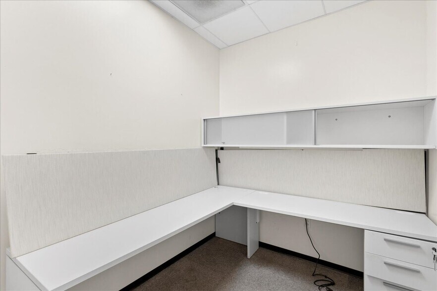 More Photos Of 482 W MacArthur Blvd, Oakland Medical For Sale