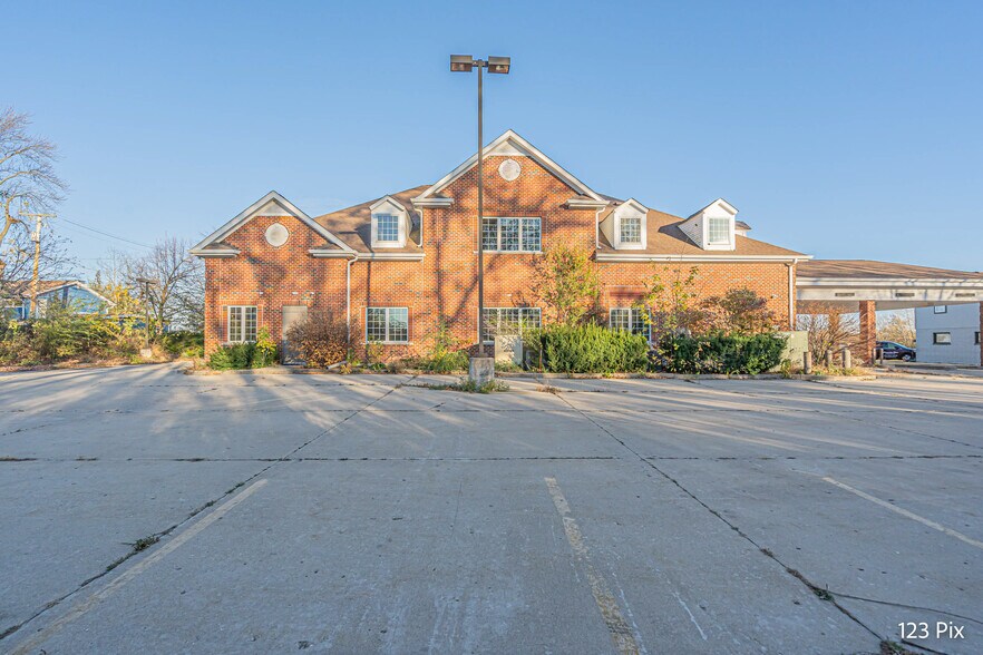 More Photos Of 41412 N Route 83, Antioch Office For Sale