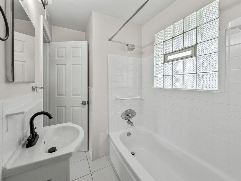 More Photos Of 1804-1818 E 11 Mile Rd, Royal Oak Apartments For Sale