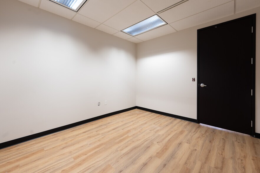 More Photos Of 901 Tower Dr, Troy Coworking Space