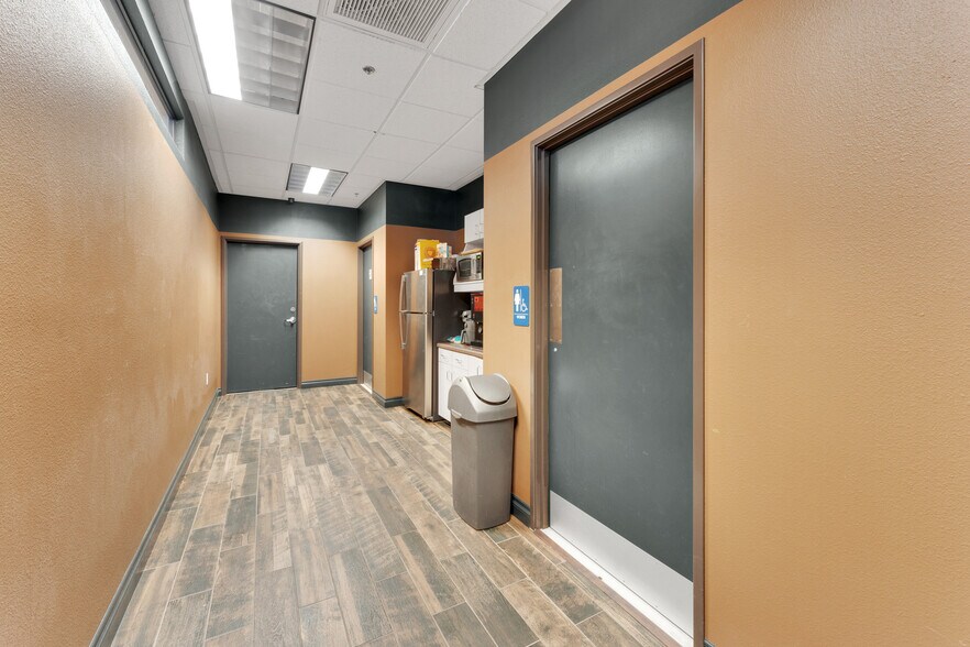 More Photos Of 1859-1863 Whitney Mesa Dr, Henderson Flex For Sale