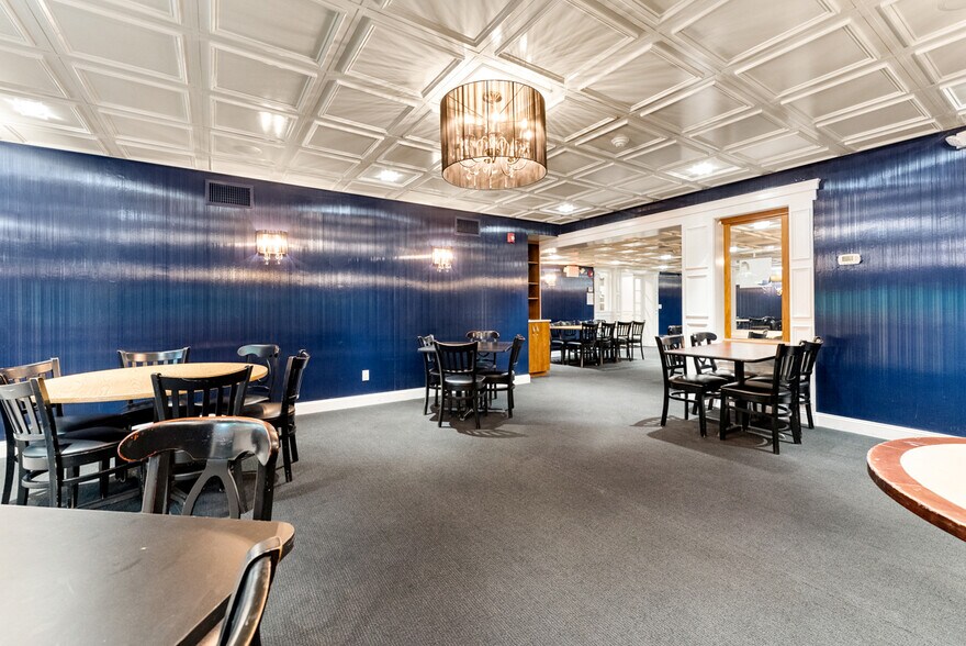 More Photos Of 135 Cooper St, Agawam Specialty For Sale