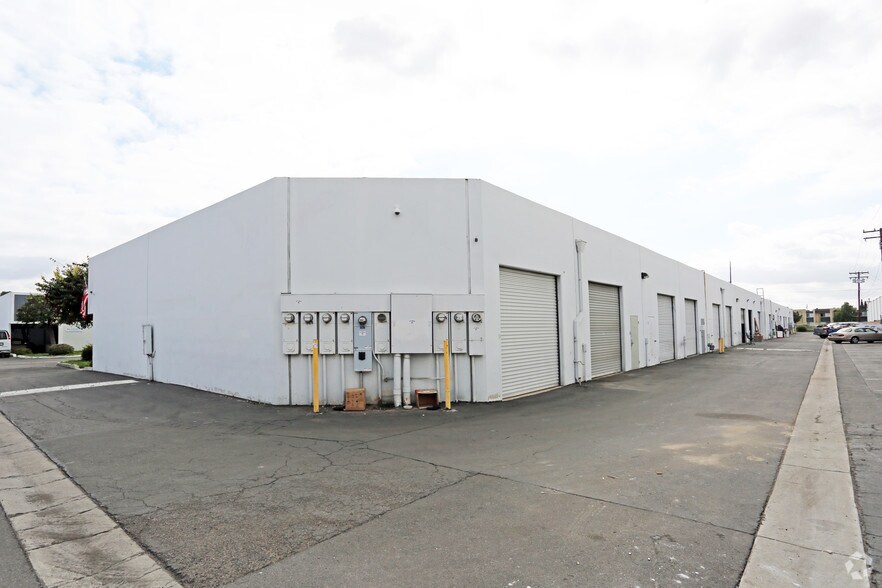 More Photos Of 2521 W La Palma Ave, Anaheim Industrial For Sale
