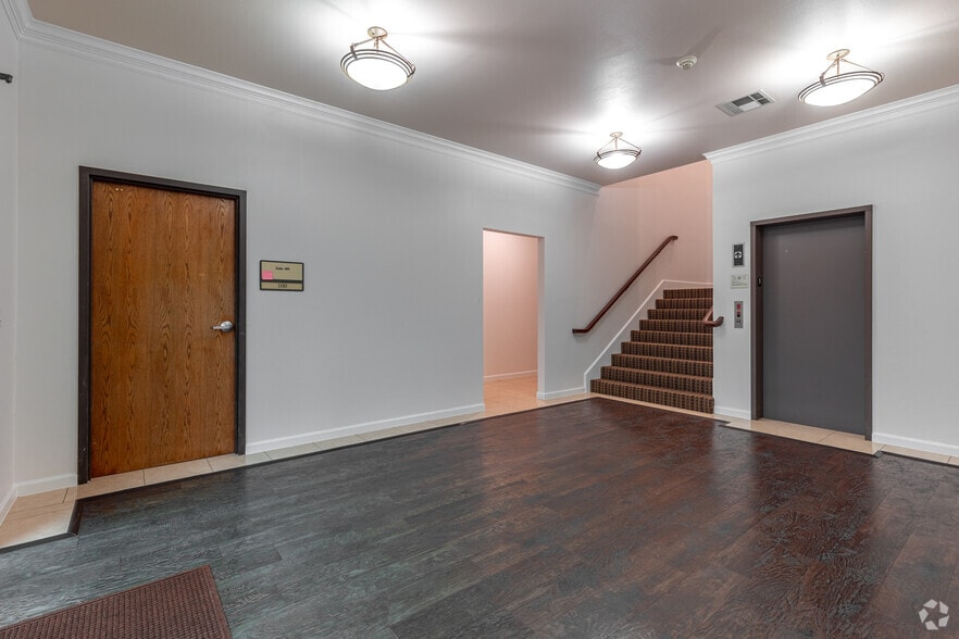 More Photos Of 303 S Jupiter Rd, Allen Unknown For Lease