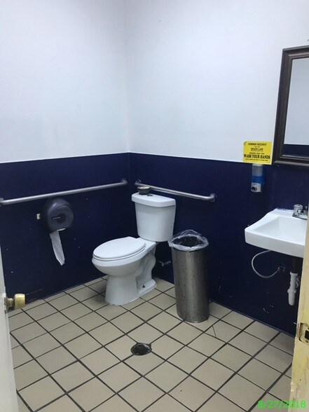 More Photos Of 8903 Cullen Blvd, Houston Restaurant For Sale