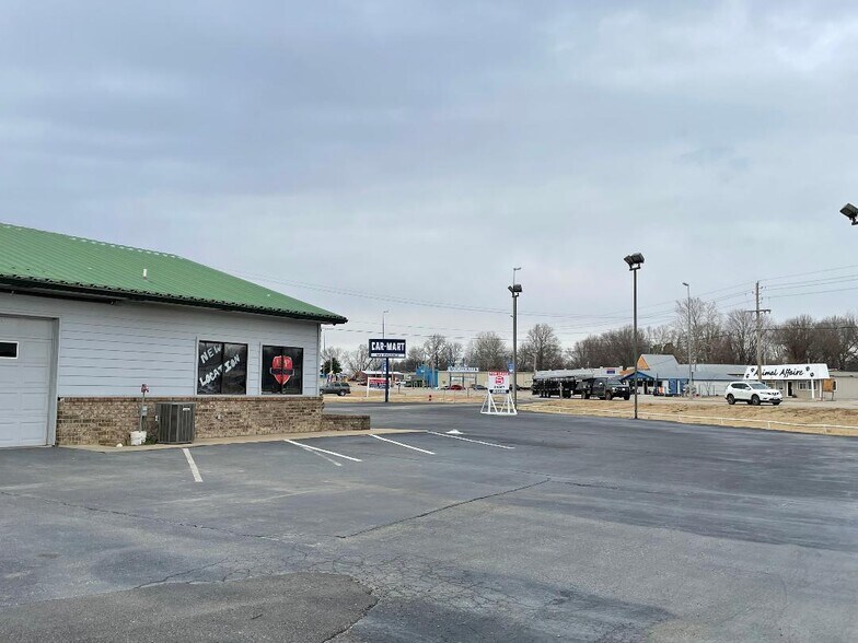 More Photos Of 3618 US Highway 59, Grove Freestanding For Lease
