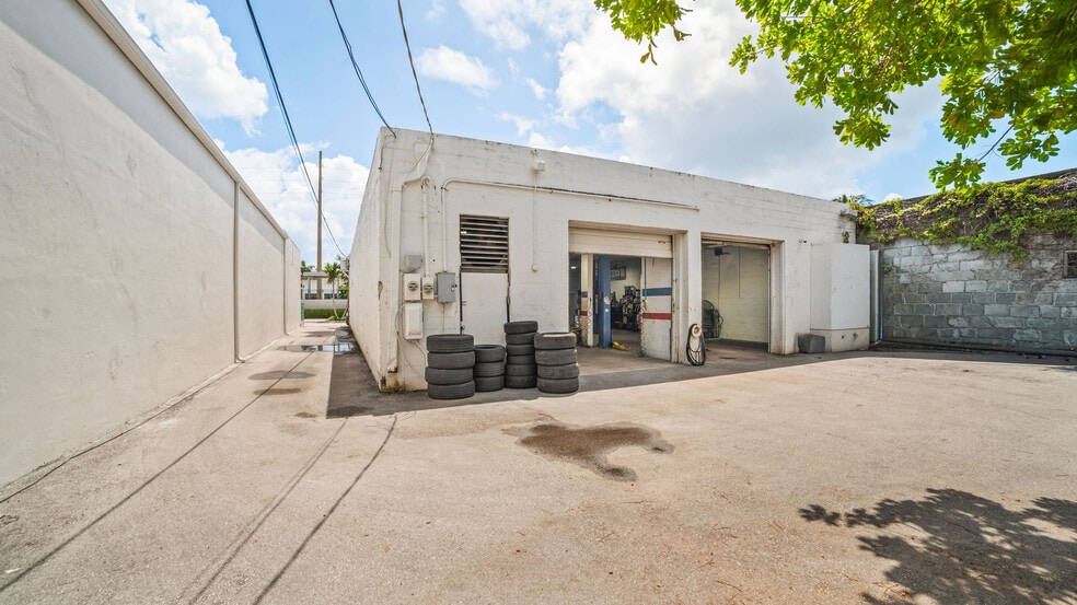 More Photos Of 303 NW 1st Ave, Boca Raton Warehouse For Sale
