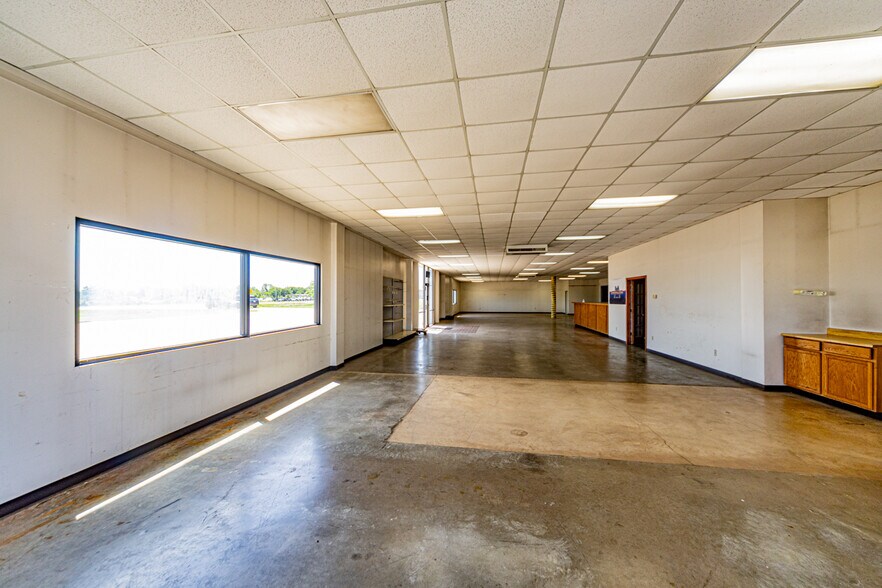 More Photos Of 3700 N 14th St, Ponca City Warehouse For Sale