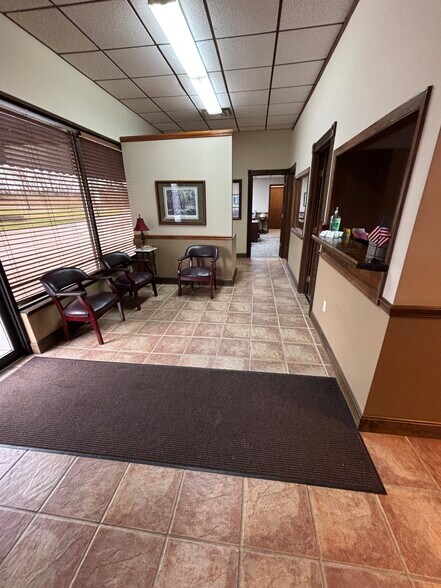 More Photos Of 1300 N Main St, Williamstown Office For Lease