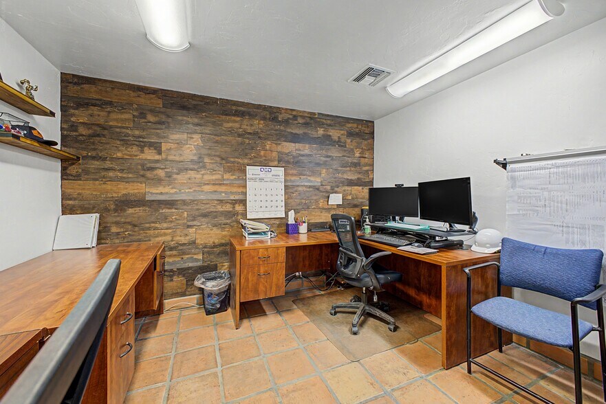 More Photos Of 2201 E 21st St, Tucson Warehouse For Lease