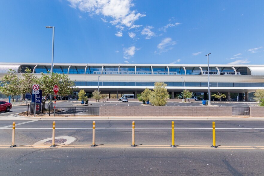 More Photos Of 4120 E Madison St, Phoenix Warehouse For Lease